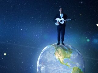 Coldplay maakt kunstige video voor 'Champion Of The World'