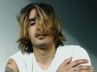 Nambyar zingt over zijn depressie 'Caroline'