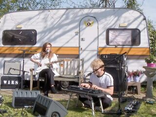 WIES schrijft een Plaat op Maat voor de zwangere Kimberly