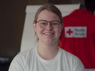 Kimberly (18) werkt in een corona-zorghotel: ‘Ik praat met patiënten die bang zijn voor de dood’