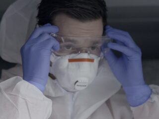 Verpleegkundige Jan: "Blijf thuis, was je handen en houd afstand.”