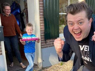 Geen kring met kaas en worst, maar wel Rob op je verjaardag!