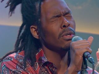 Kijk terug: Jeangu Macrooy live vanuit de Kleine Komedie voor SR20