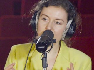 3FM Huiskamerconcert: Someone speelt 'You Live In My Phone' live