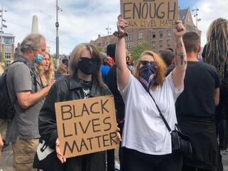 Akwasi over demonstreren op de Dam: "De vraagtekens in mij kwamen eruit als uitroeptekens"