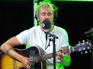 FRIDAY met '21' in de 3FM Live Box