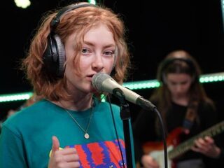 Froukje covert 'Papaoutai' van Stromae in de 3FM Live Box