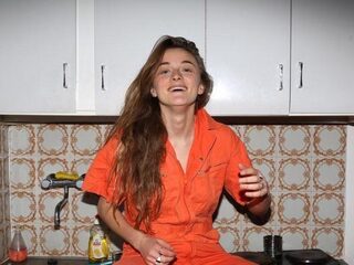 Feminist Milou Deelen (24): 'Waarom halen vrouwen elkaar zo naar beneden?'