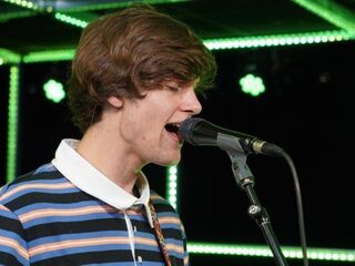 Blanks speelt 'Dance Alone' in de 3FM Live Box