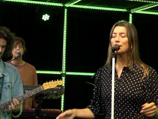RONDÉ speelt hun nieuwe single 'Get To You' live