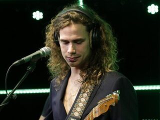 Lucas Hamming speelt zijn nieuwe single 'Falling' in de 3FM Live Box