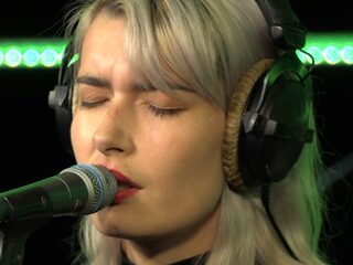 Meis covert Kate Bush in de 3FM Live Box