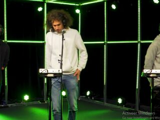 De Staat maakt remix van anti-racisme track 'Adembenemend', Kern Koppen, Roscovitsch en Reazun spelen 'm live