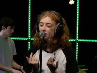 Vers 3FM Talent Froukje in de 3FM Live Box