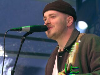 Waltzburg live op het dak tijdens The Lifeline