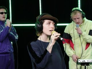 Sophie Straat en Goldband met 'Tweede Kamer' in de 3FM Live Box