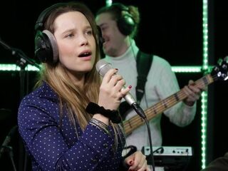 Tess met 00's klassieker 'Stupid' in de 3FM Live Box