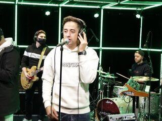 Yes-R met een medley van zijn populairste 00's hits in de 3FM Live Box