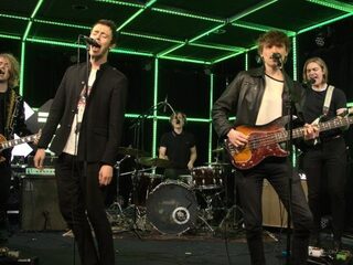 Orange Skyline speelt 'Shine On' in de 3FM Live Box
