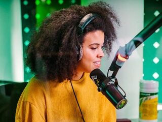 Angelique over 'Je Bent Nodig' van Akwasi, Fresku en Typhoon