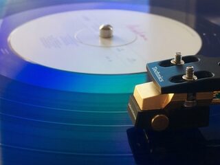 Waarom je als de sodemieter moet gaan investeren in je platencollectie