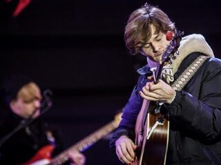 Luister 'Sweaters' van Blanks om Blue Monday door te komen