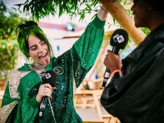 Billie Eilish: "I have like 2 people in my life that I trust, I'm careful"