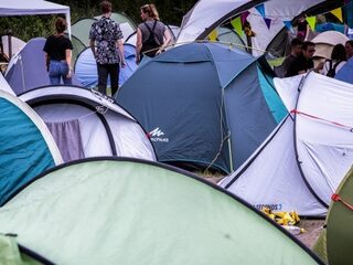 Wie zit er achter het populairste festivaltentje Quechua?