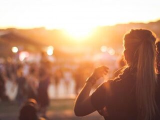 Aangerand meisje schrijft ontroerende open brief aan Glastonbury