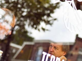 Deze twee dominees zitten ook in een Glazen Huis