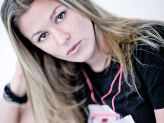 Annemieke kiest voor Modern Faces - Pravda Scrolls