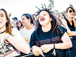 Tinnitus: zo werkt het & zo voorkom je dat je het krijgt