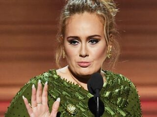 Adele laat weer van zich horen en gaat Saturday Night Live presenteren