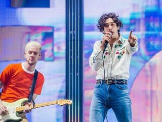 The 1975 doet iets heel slims met oude merchandise