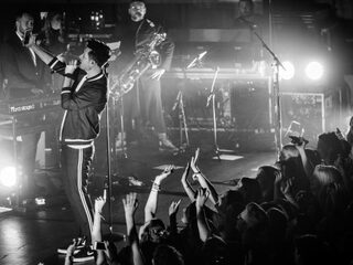 Bastille bezorgt hun fans met 'Reorchestrated' een bijzondere avond