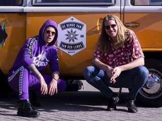 Tony Junior bij Frank in de Bende Bus op ADE