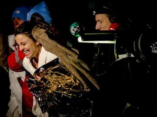 Holy Shit! Eva neemt een winterduik in de Noordzee