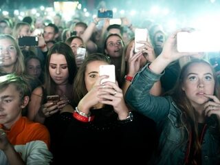 Rick filmt ALLES tijdens concerten en dit is waarom