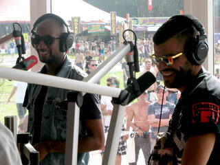 *Klopklopklop* Dio in de studio