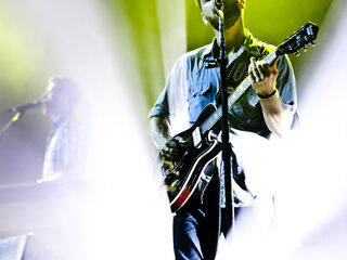 Check het concert van The Black Keys op Down The Rabbit Hole