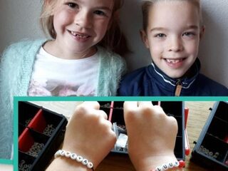 De armbandjes van Luuk en Eva