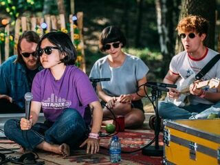 Oh my god, het zijn de 5 Essential Tracks van Superorganism!