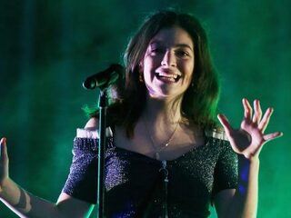 Lorde verrast fans met nieuws over nieuwe muziek