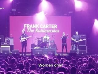 Architects en Frank Carter: de Lowlands-vrouw moet op handen gedragen worden