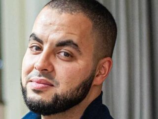 Mohamed komt in actie voor de zorg