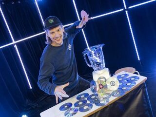 Muziek nodig voor een avond feesten? Regelt 3FM-dj Sander voor je!