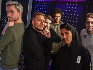 Chef'Special speelt punk rock uitvoering van 'Amigo' live bij Domien