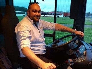 Arjan rijdt al jaren de Lowlands-pendelbus en wij mochten mee