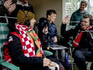 Rob en Jorien dansen de Macarena in Spaansehoek