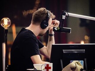 Wijnand in tranen door overlijden vader van goede vrienden